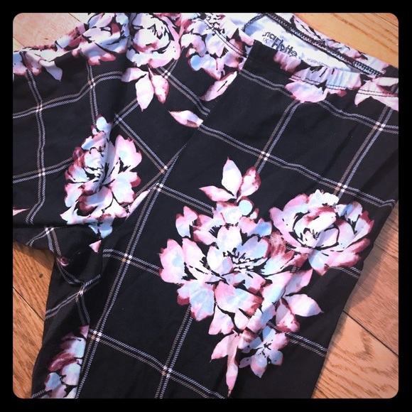 Charlotte Russe Pants - Charlotte Russe plus size plaid flowery leggings